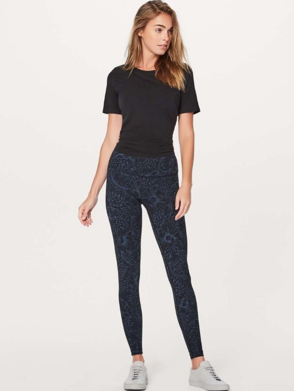 LULULEMON SIZE 8 Navy Floral Print Wunder Under Leggings